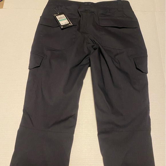 NWT Under Armour women’s 8 navy ems uniform police pants cargo stretch - Picture 4 of 9